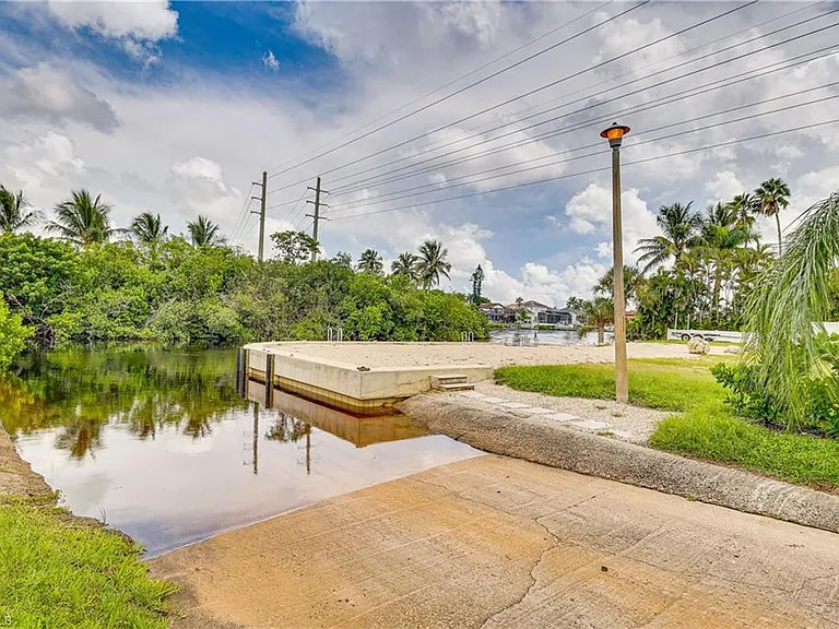 6030 Perthshire Ln — Photo 37