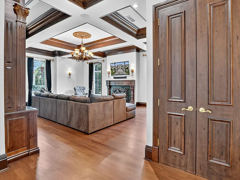 377 E Coconut Palm Rd — Photo 12