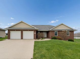 309 Saint Clair Dr, Farley, IA 52046