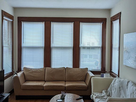 2nd image of 4041 N Sawyer Ave #1