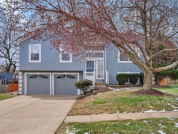 3rd image of 109 E Laredo Trl