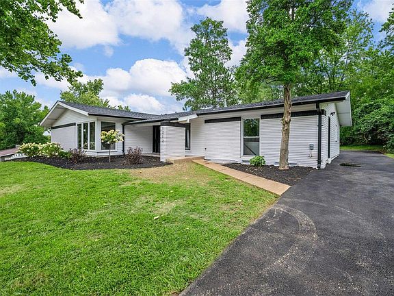 4th image of 1212 Warson Pines Dr