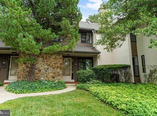 38 Oak Knoll Dr, Berwyn, PA 19312