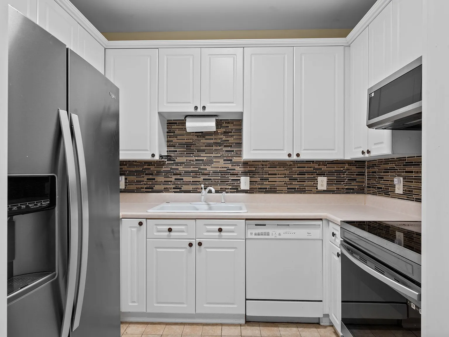 2 bed, 1.5 bath, 1080 sqft, $2,095 — Photo 2