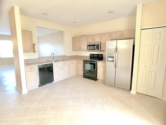 3rd image of 297 Marion Pl #0