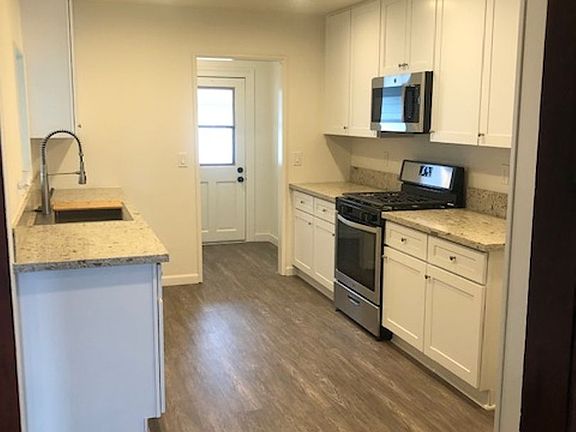 4th image of 13381 Edwards St