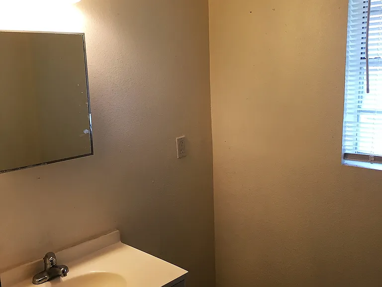 7701 Downman Rd — Photo 8