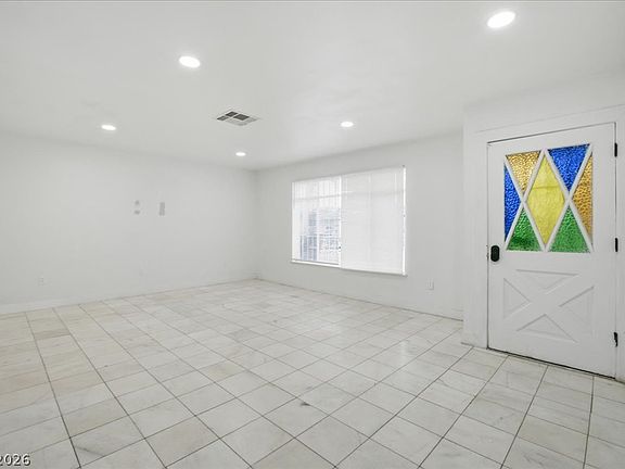 4th image of 4013 Esmeralda Ave