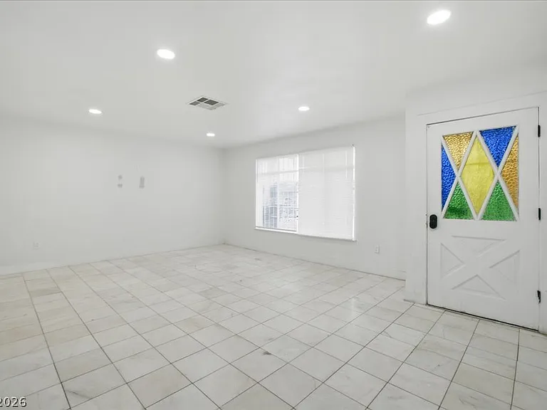 4013 Esmeralda Ave — Photo 4