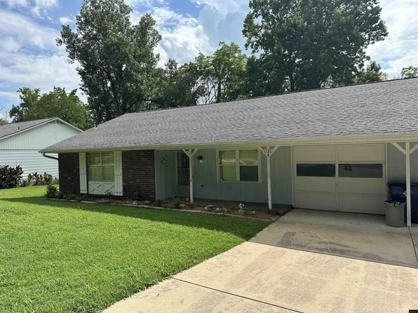 1121 Meadowbrook Dr, Mountain Home, AR 72653