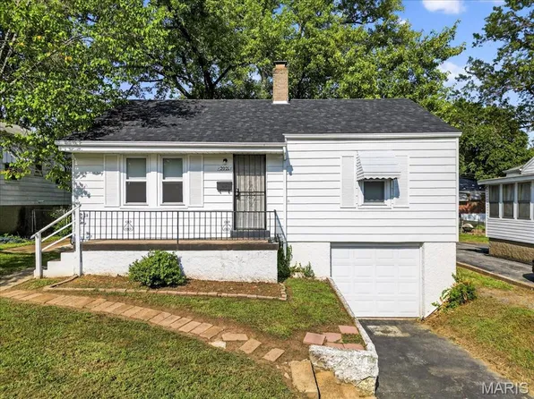 2021 Coleridge Dr, Saint Louis, MO 63136