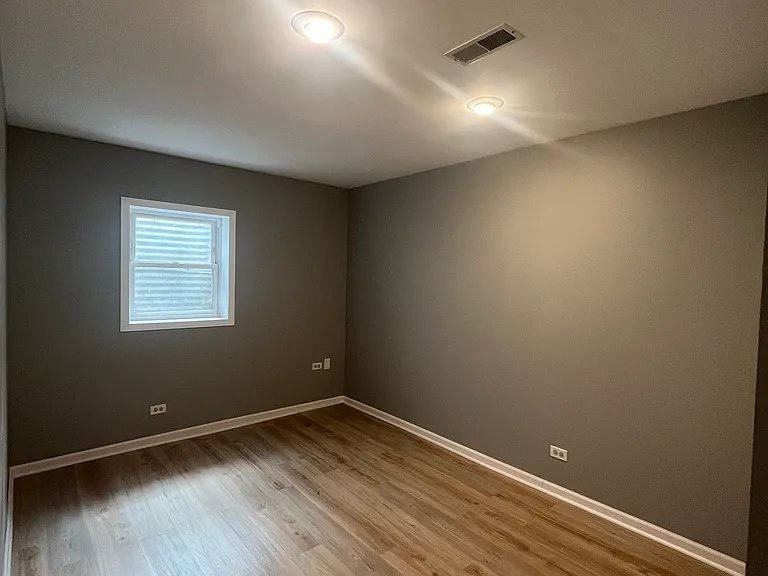 10304 Wilmette Ave — Photo 21