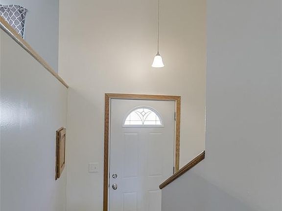 3rd image of 2403 Arlington Pl