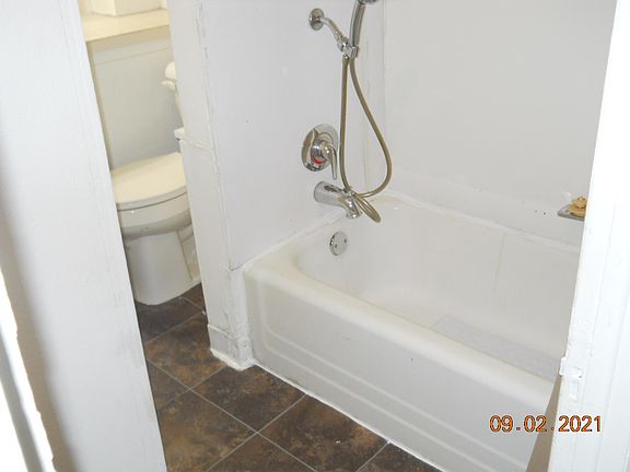 5th image of 215 1/2 W 15th St