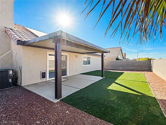 2nd image of 2627 Cactus Hill Dr