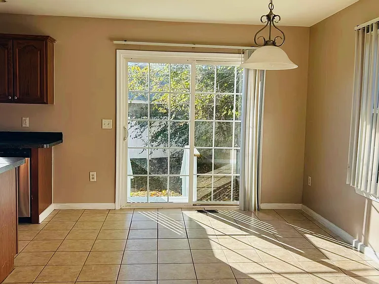 210 E Hazeldell Ave — Photo 6