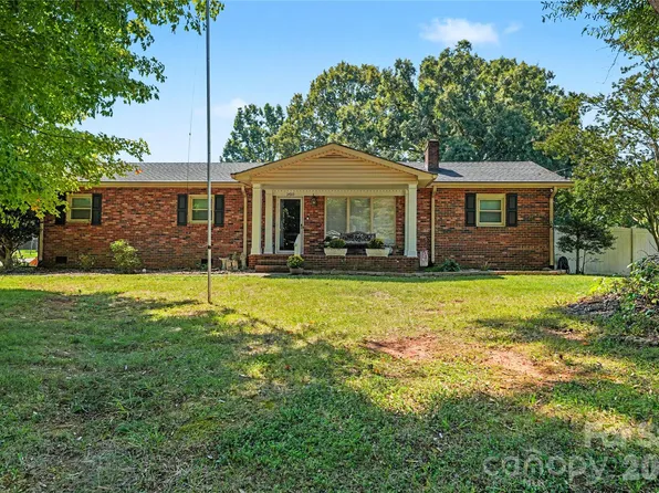 1410 36th Avenue Dr NE, Hickory, NC 28601