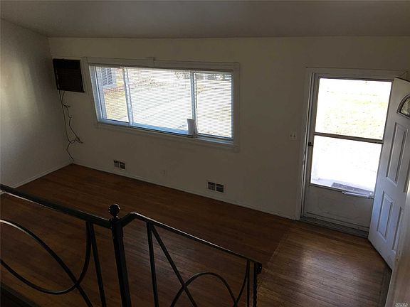 3rd image of 27 Glenda Dr