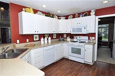 3rd image of 809 S Lake St