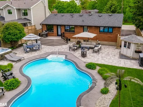 741 George St, Burlington, ON L7R 2V8