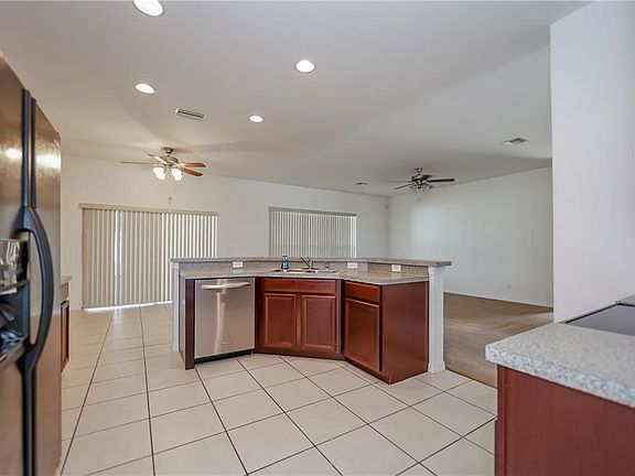 5th image of 276 Tower View Dr W