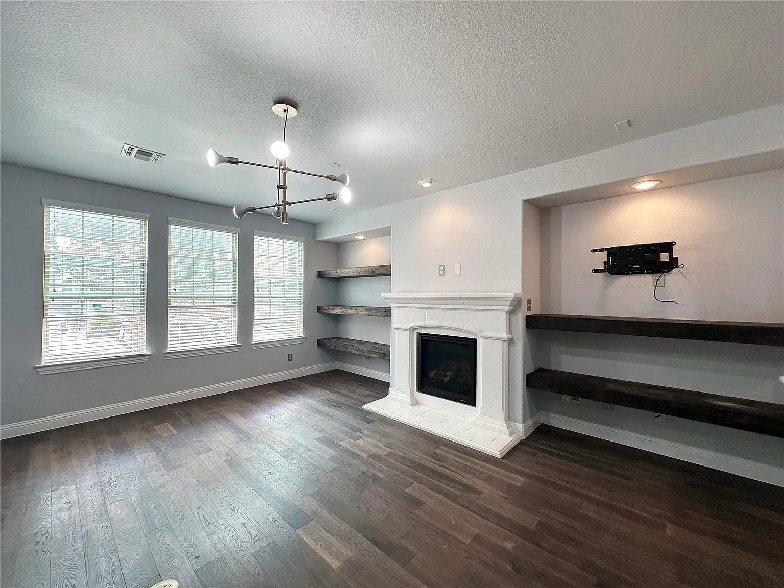 3 bed, 2164 sqft, $2,895 — Photo 4
