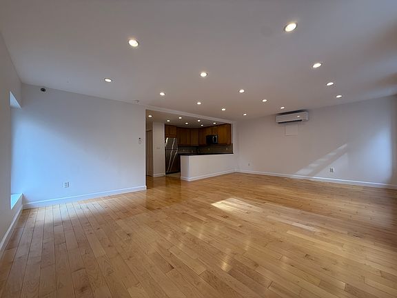 3rd image of 234 W 27th St #4