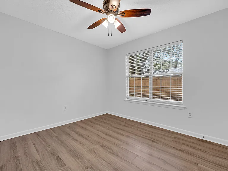 22150 Hill N Dale Dr — Photo 28
