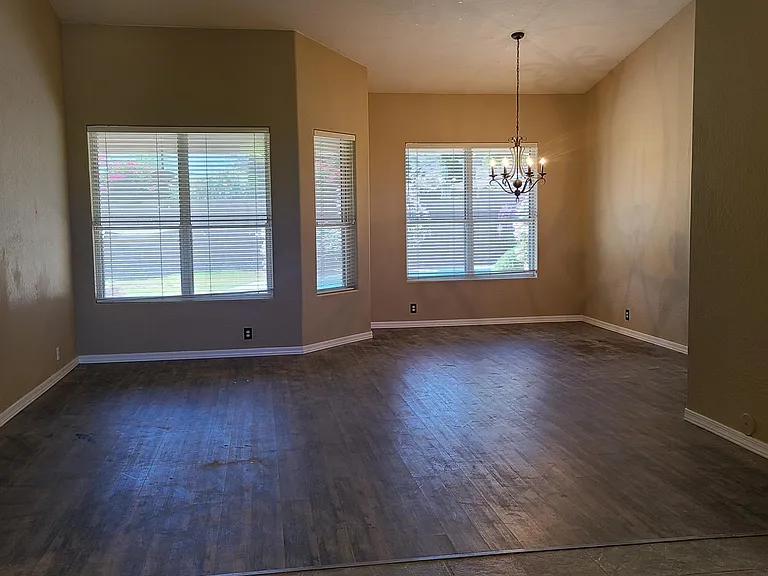 14206 S 12th Pl — Photo 12