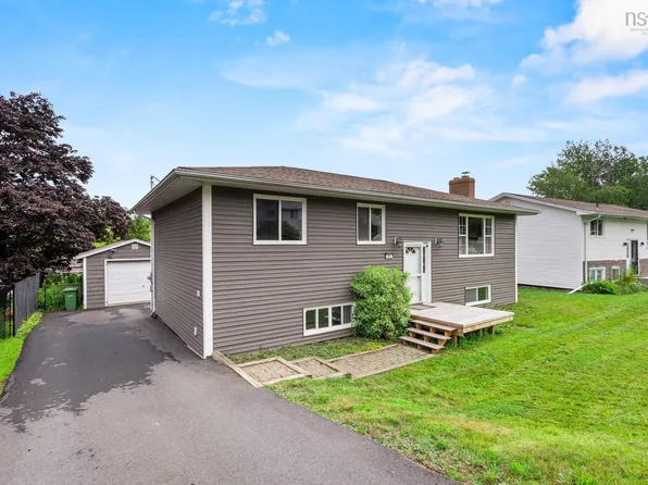43 Candlewood Ln, Lower Sackville, NS B4C 1A6