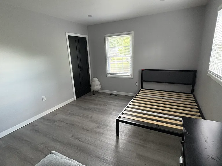 1200 Marshall Ln — Photo 15