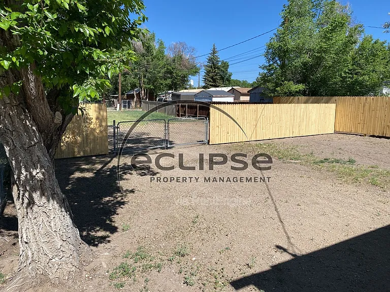 1005 Denver Ave — Photo 27