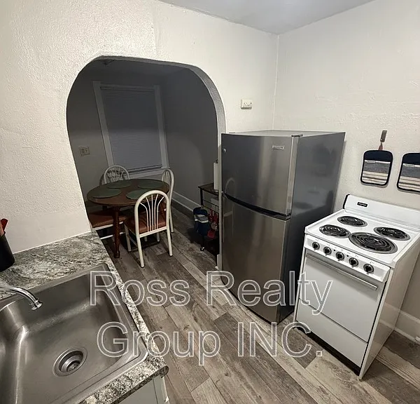 2835 Midwood Ave — Photo 3