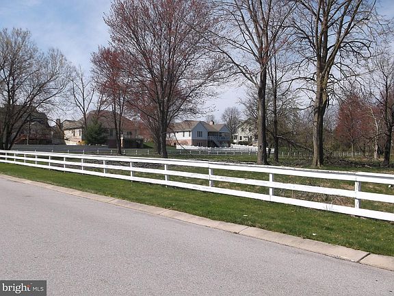 2nd image of 631 Parkwood Dr Lot 1