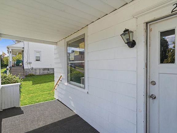 2nd image of 258 E Union St #258