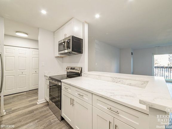 2nd image of 120 Lakeview Dr APT 214