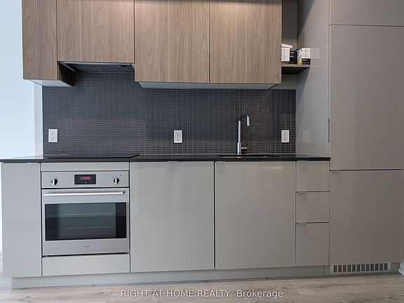 2nd image of 161 Roehampton Ave #723