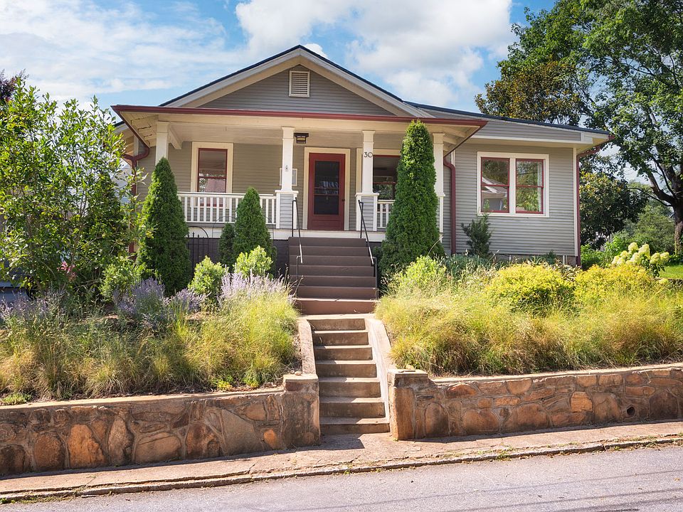 Awesome Arts and Crafts home. Very cool paint colors.