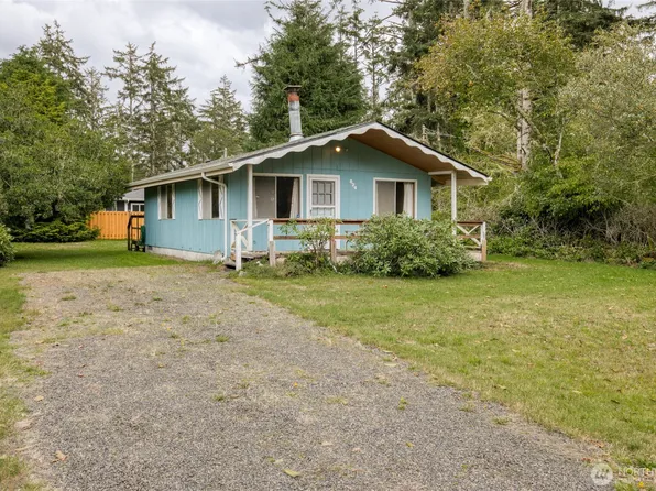 824 Hassalo Avenue SE, Ocean Shores, WA 98569