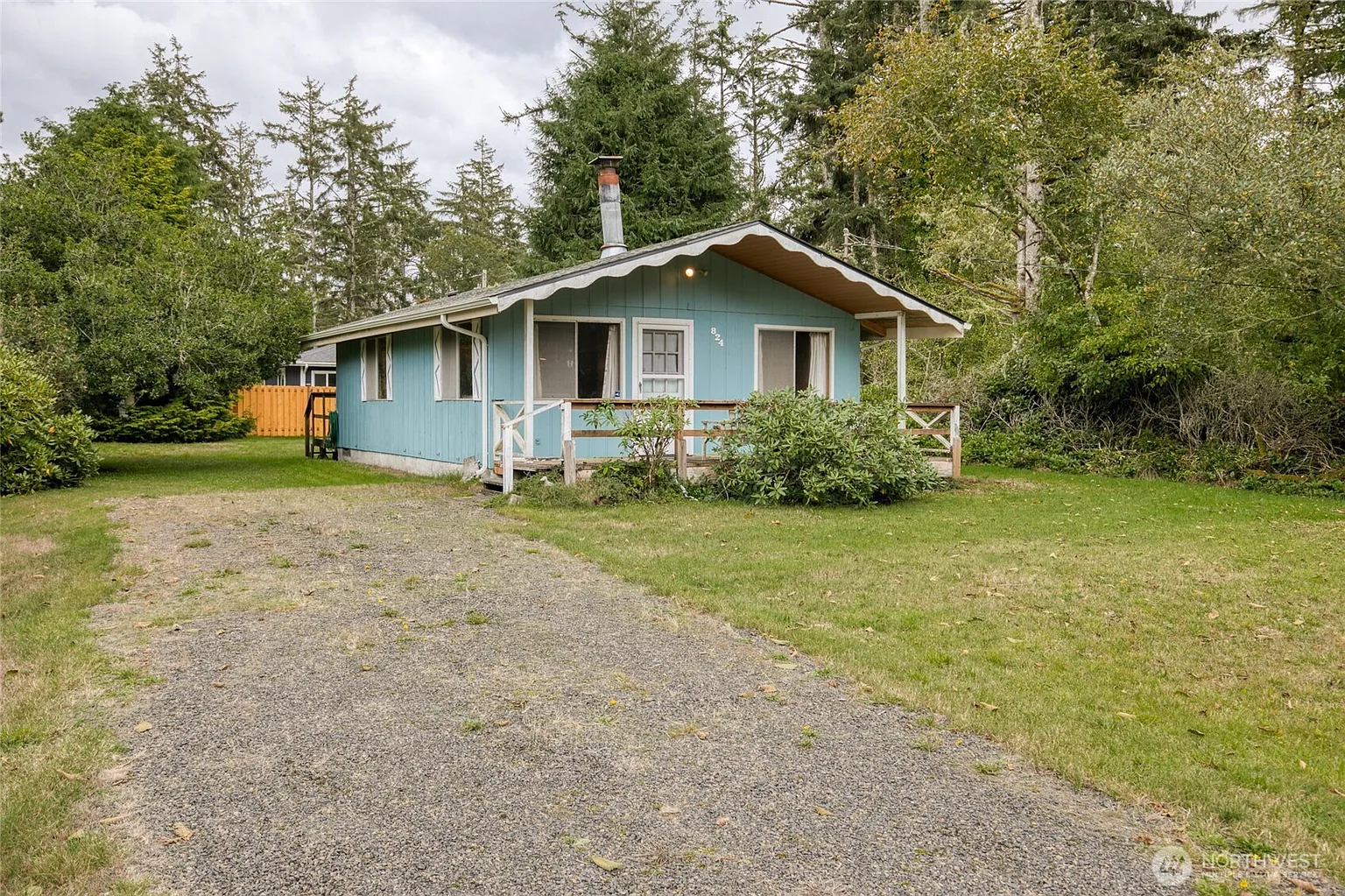 824 Hassalo Avenue SE photo 1