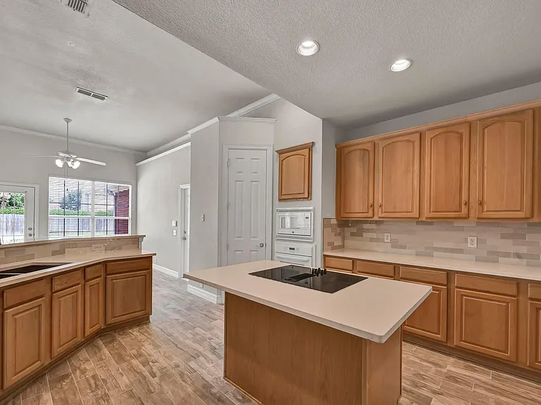 306 Canyon Lake Dr — Photo 17