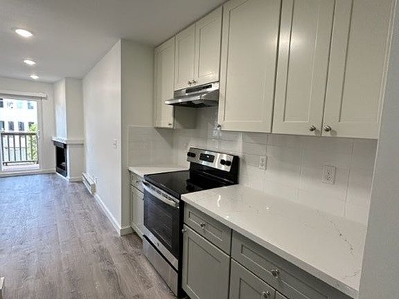 3rd image of 550 27th St APT 307