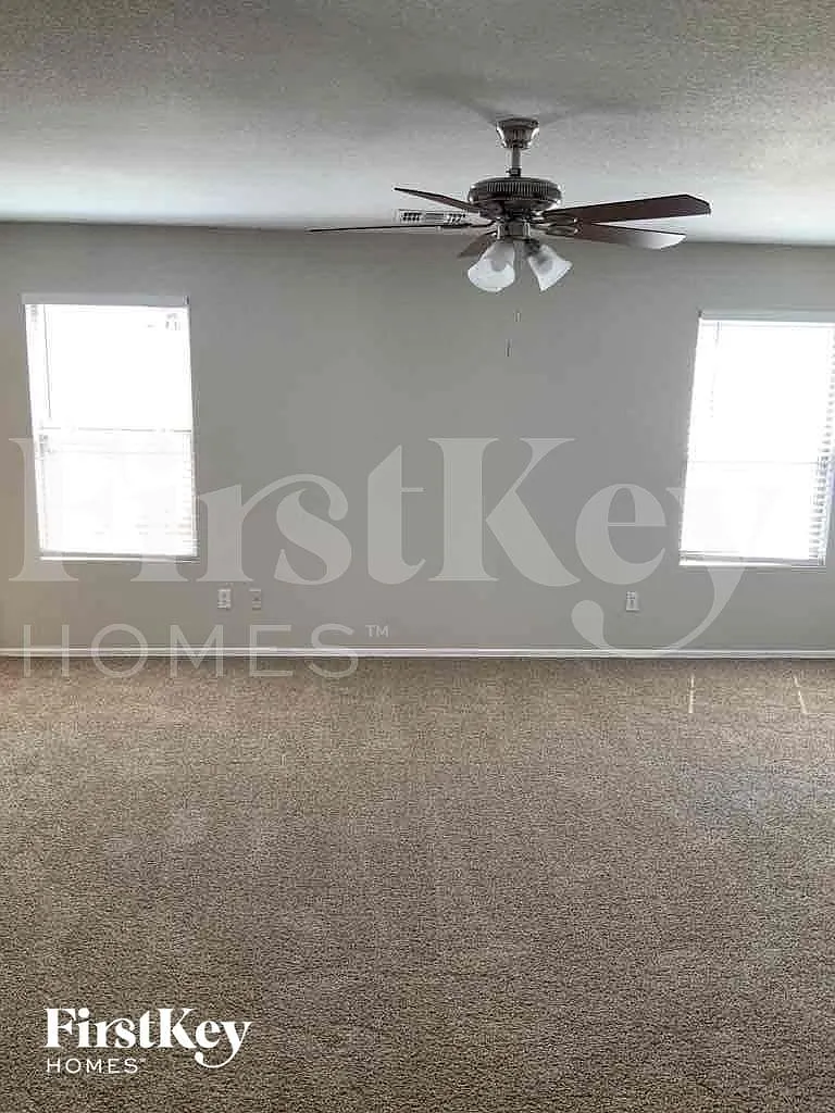 4 bed, 2.0 bath, 1978 sqft, $2,590 — Photo 1