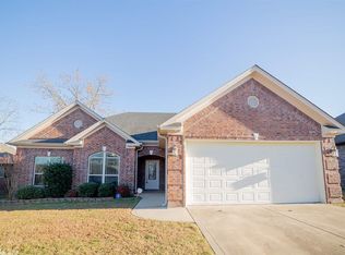 2004 Airborn Dr, Jacksonville, AR 72076