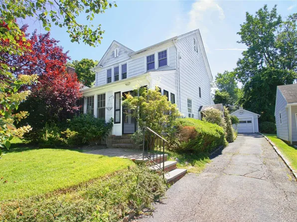 128 Hillcrest Avenue, Manhasset, NY 11030
