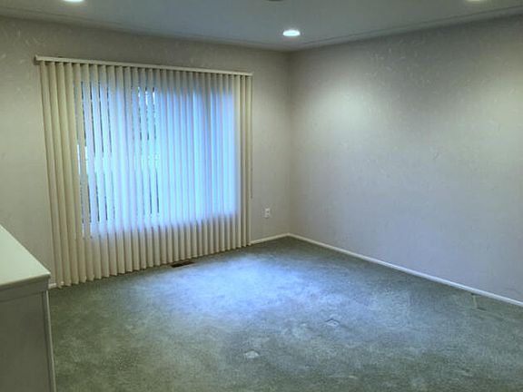 3rd image of 2716 Hawks Ave