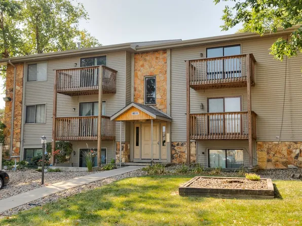 9553 University Ave APT 8, Clive, IA 50325