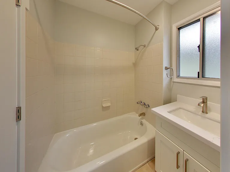 311 Lester — Photo 21