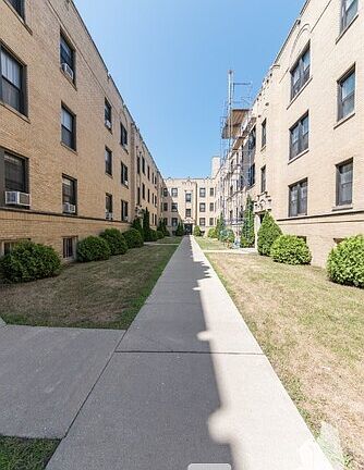 2nd image of 1940 W Wilson Ave #1954-3BB