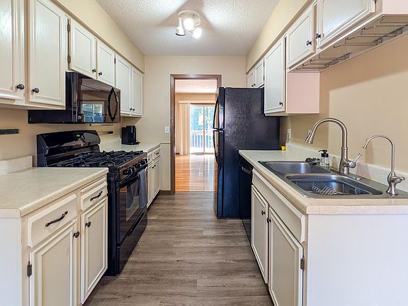 3rd image of 7023 146th Street Ct